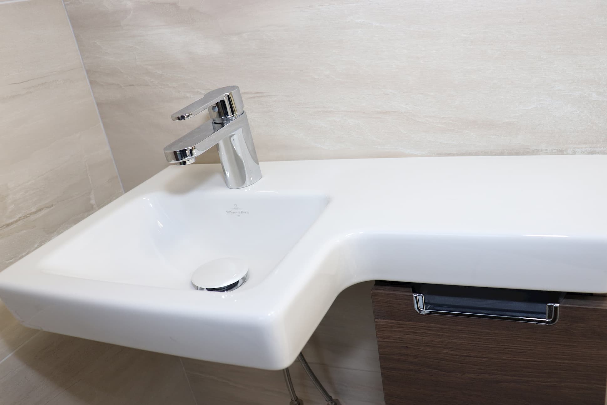 Showroom basin with mixer tap